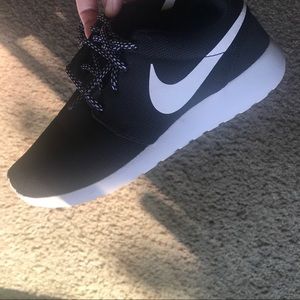 Black Nike Roshe One Shoes